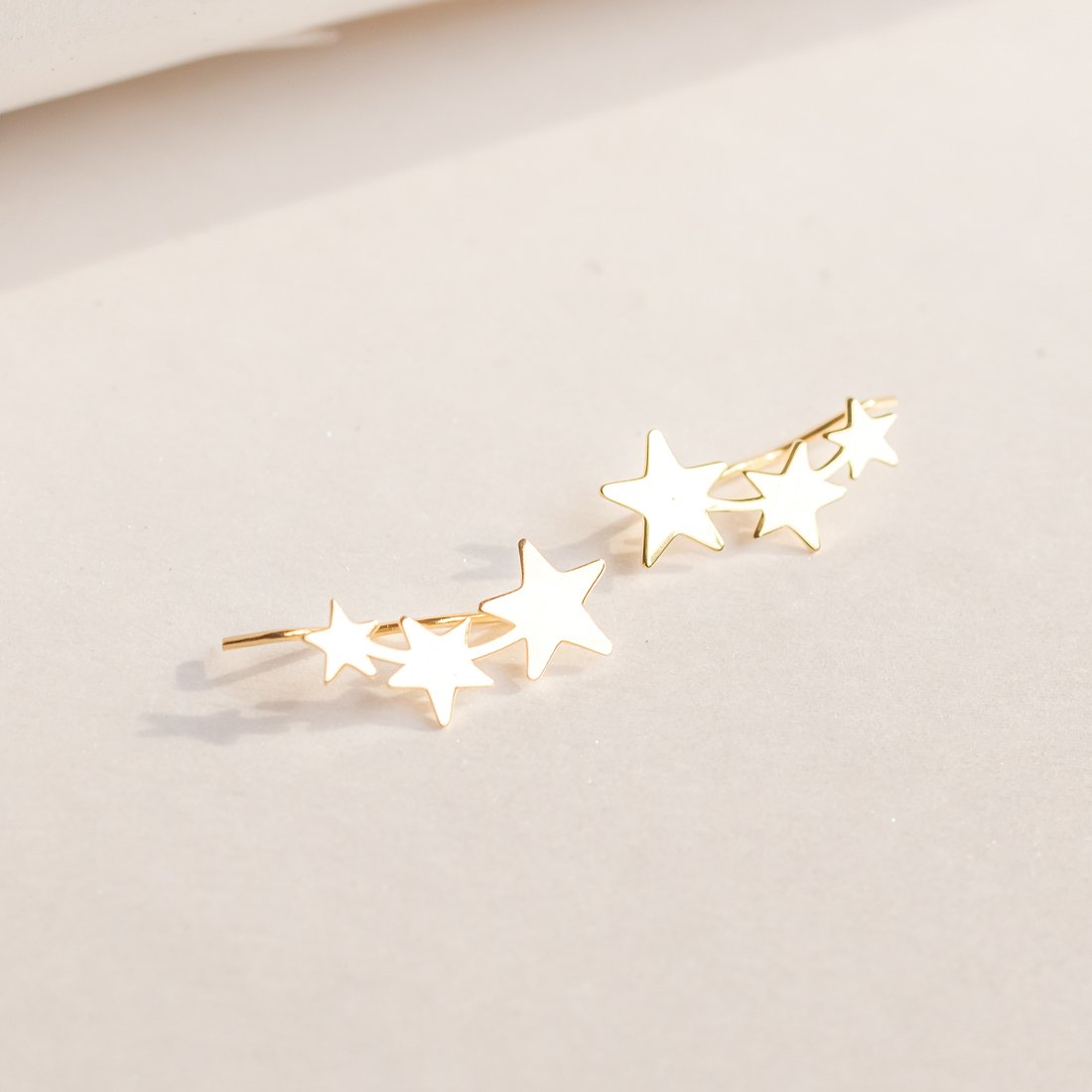 Earcuff Estrelas Degradê Ouro Liso 18k