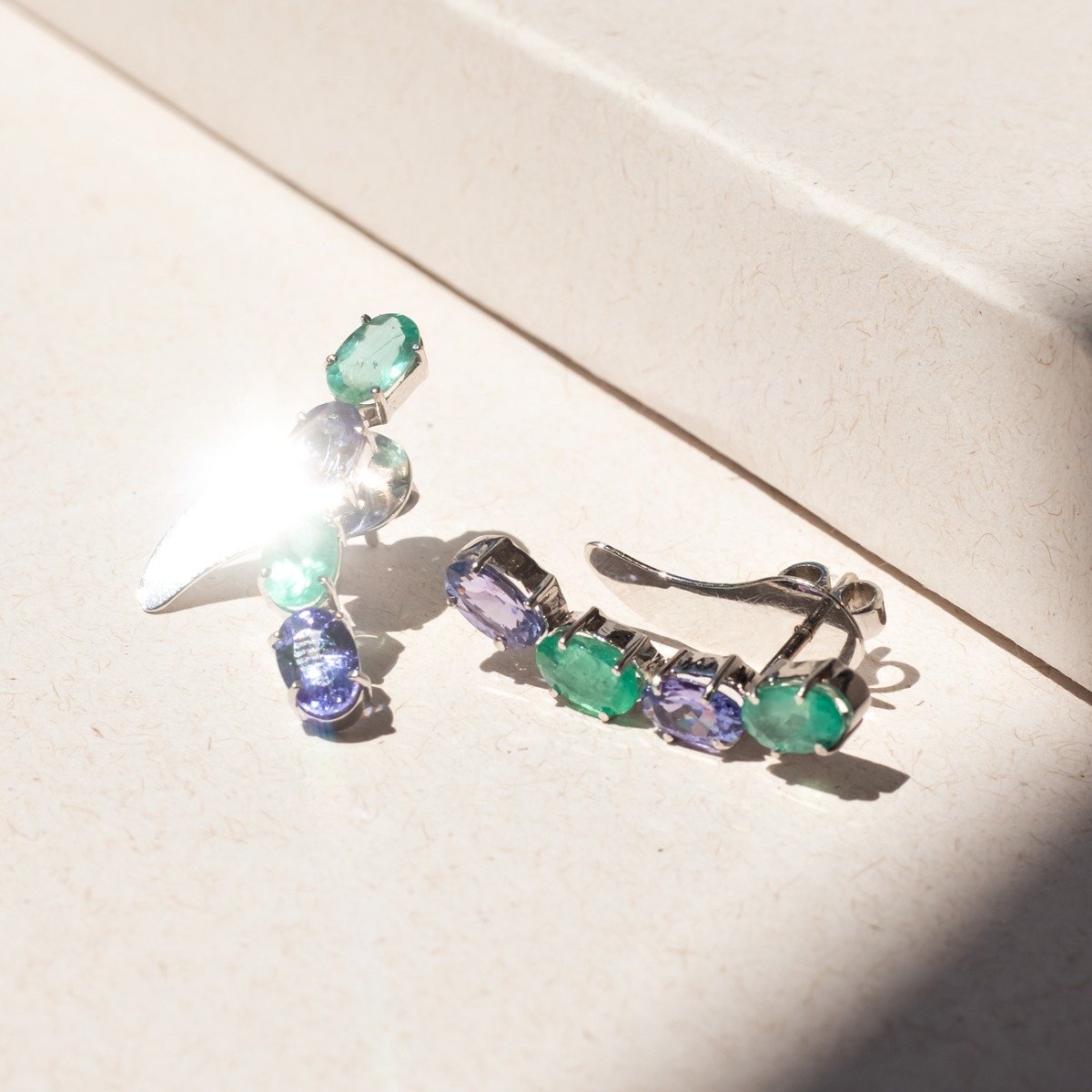 Earcuff Mix Esmeraldas e Tanzanitas Extras