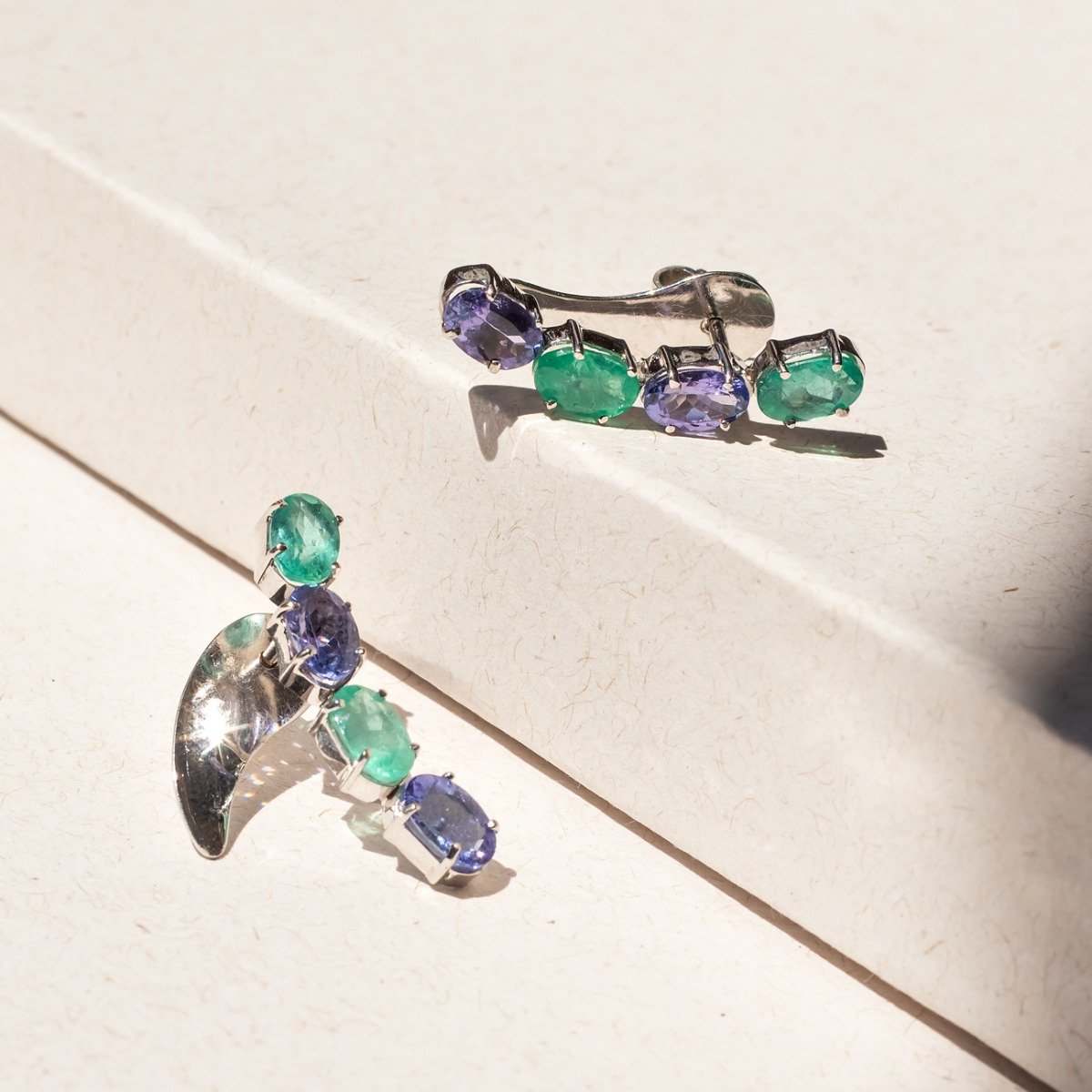 Earcuff Mix Esmeraldas e Tanzanitas Extras