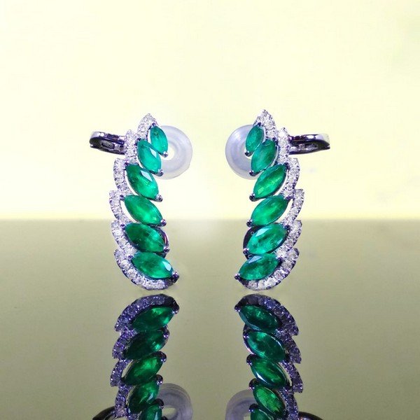 Earcuff Navetes Esmeraldas e Diamantes