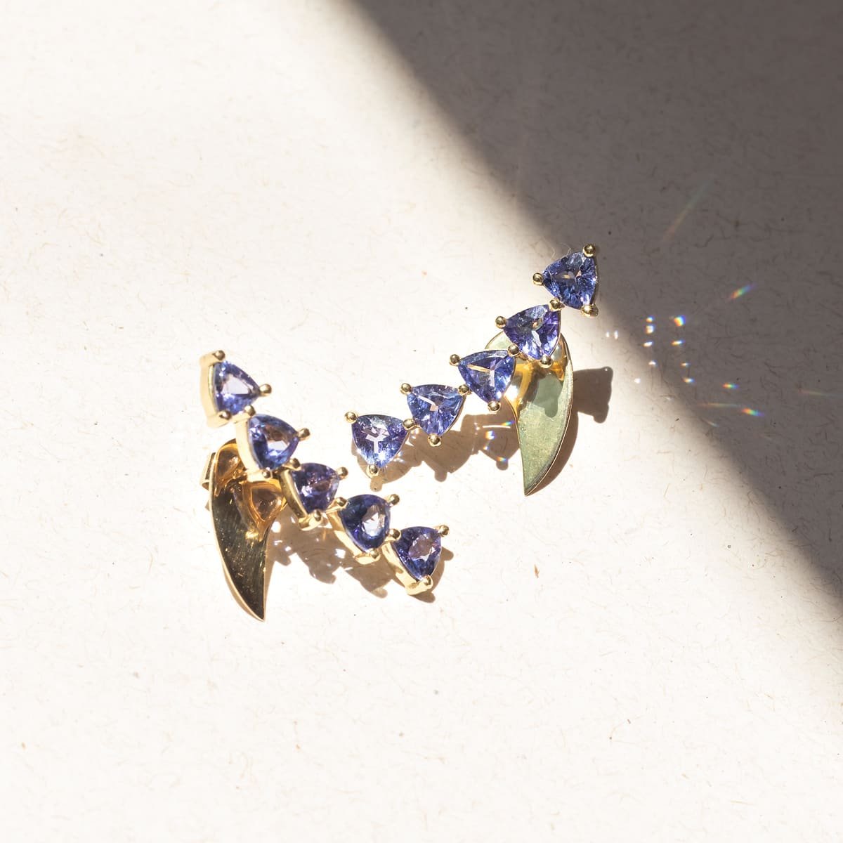 Earcuff Trilhons Tanzanitas Ouro 18k