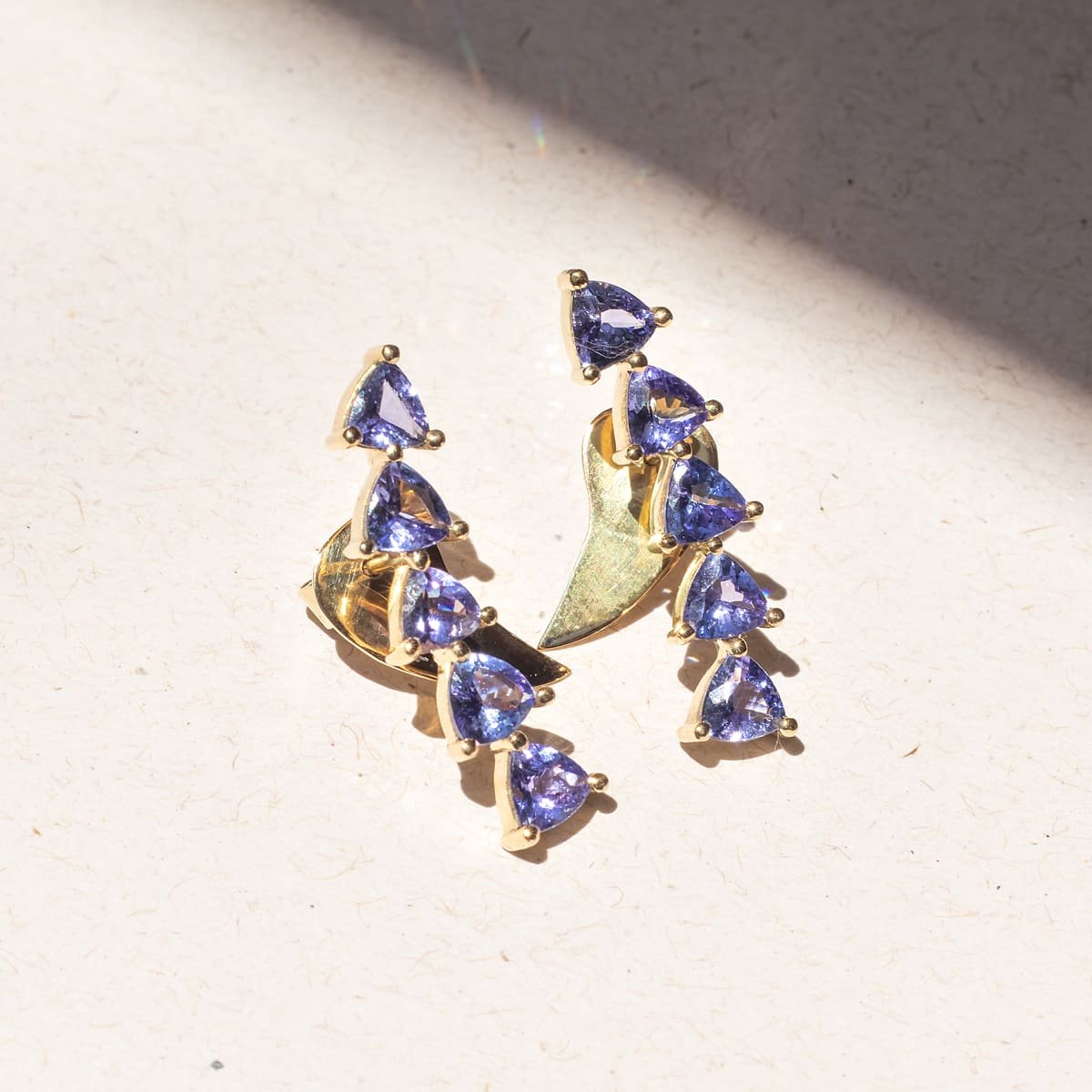 Earcuff Trilhons Tanzanitas Ouro 18k
