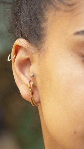 Earcuff X Ouro Liso 18k 