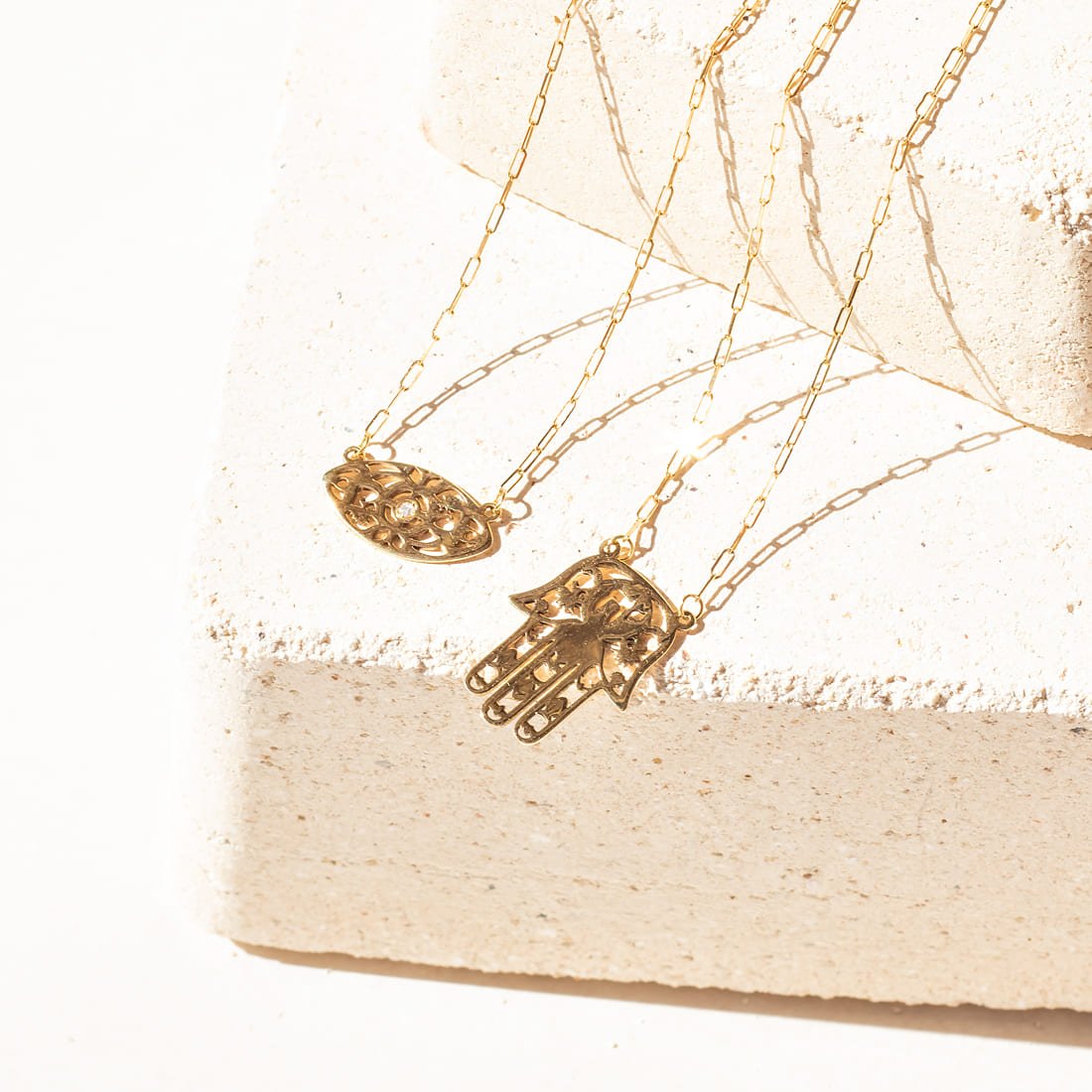 Escapulário Chamsá e Olho Diamante Ouro 18K