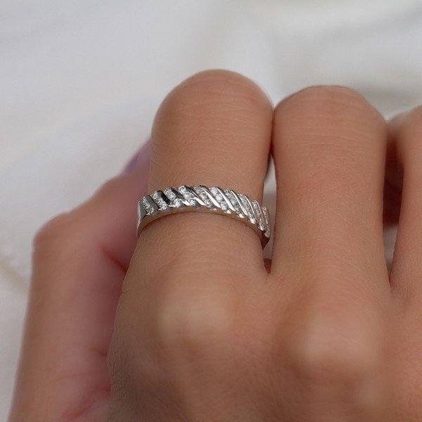 Meia Aliança Canelada Diamantes Extras