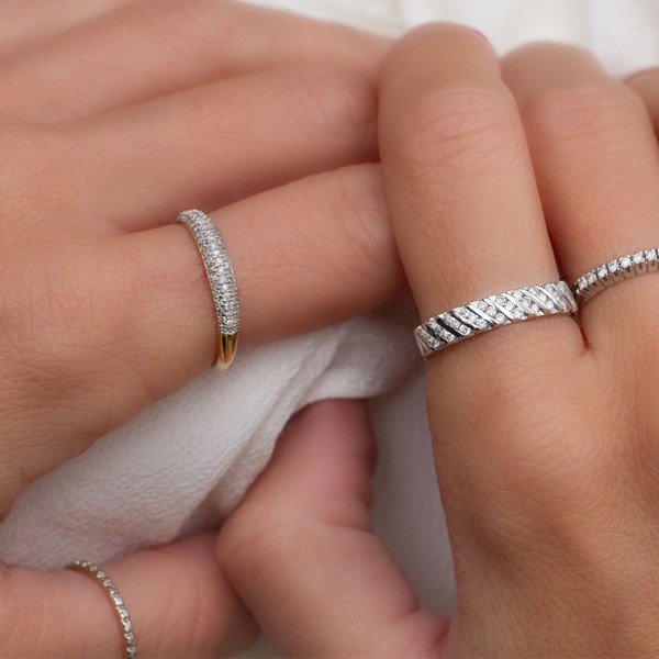 Meia Aliança Canelada Diamantes Extras