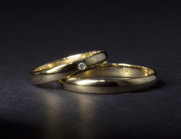 Par de Alianças Ouro 18K Diamante