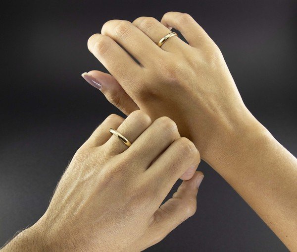 Par de Alianças Ouro 18K Diamante