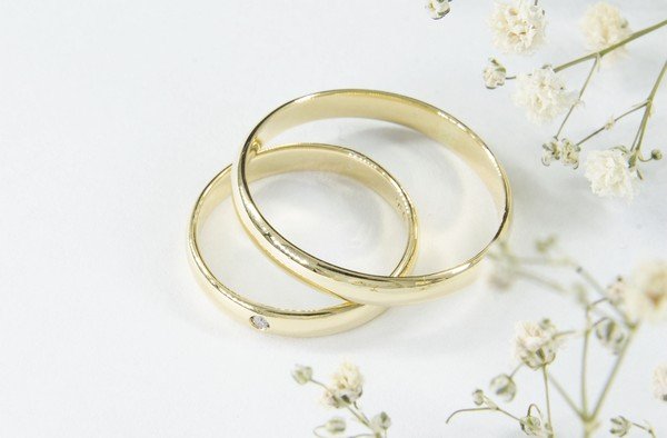 Par de Alianças Ouro 18K Diamante