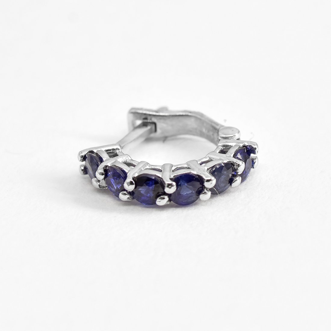 Piercing Furo Safira