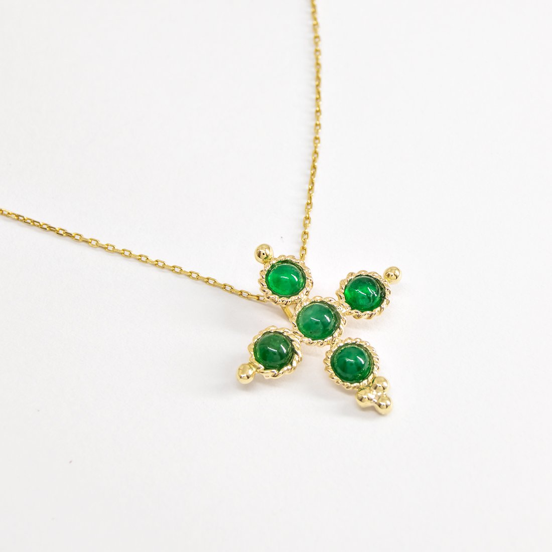 Pingente Cruz Cabochões Esmeralda