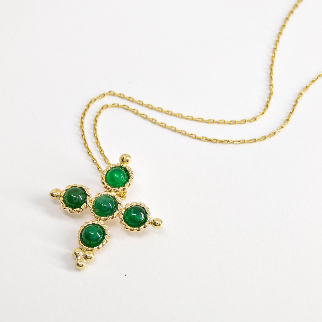 Pingente Cruz Cabochões Esmeralda