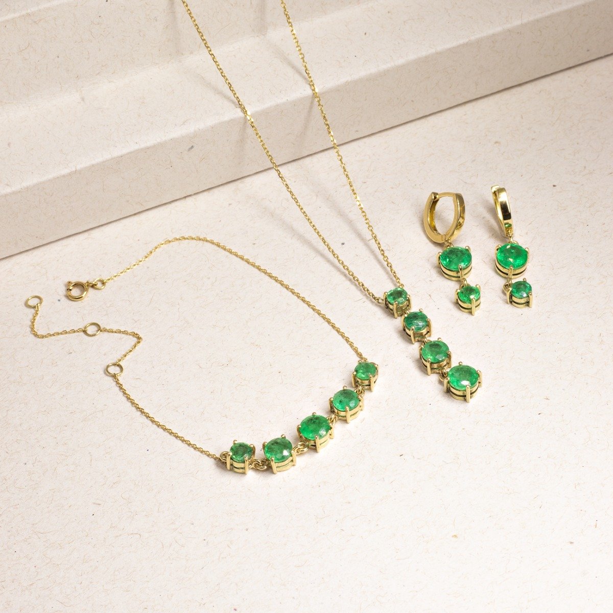 Pulseira Bucle Esmeraldas Ouro 18k