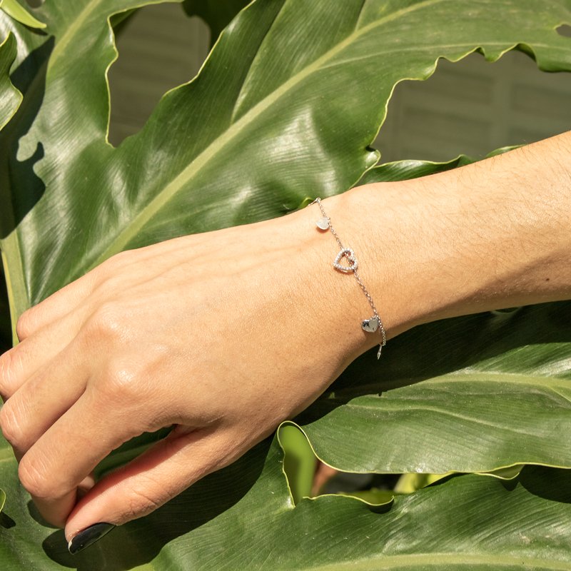 Pulseira Coração diamantes e chapinha corações