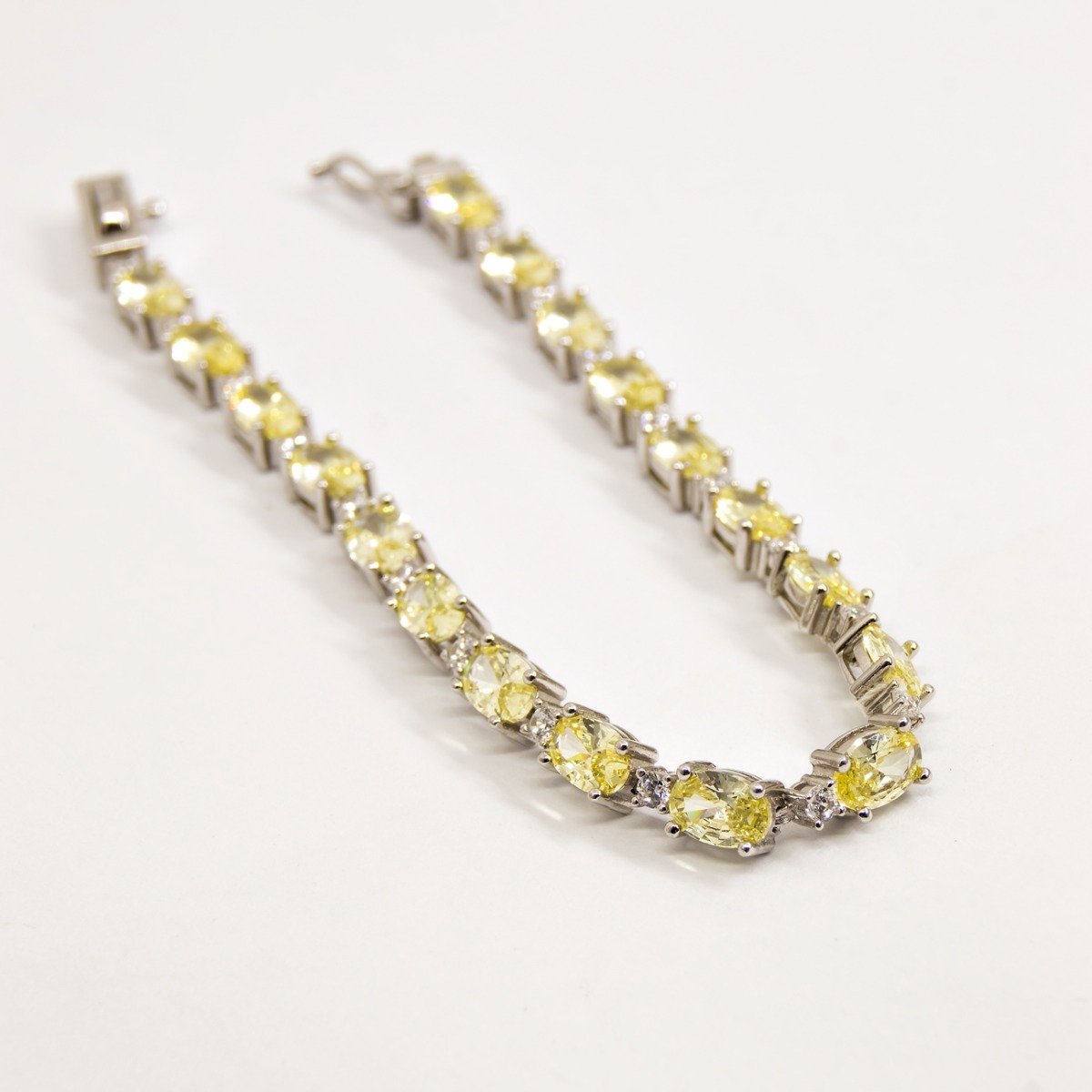 Riviera Oval Citrino e Zircônias Prata 925